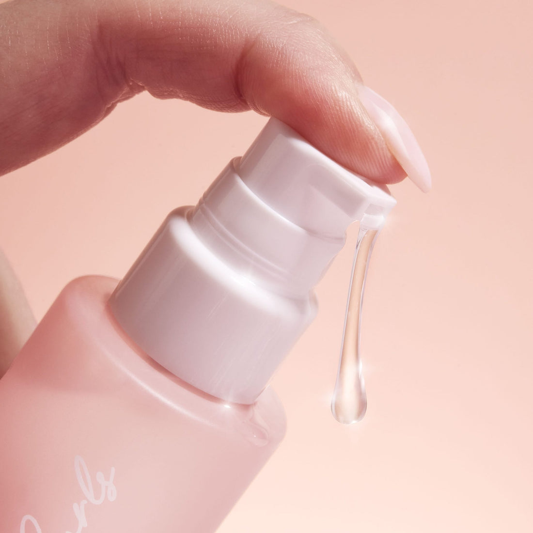 How To Use the Shine & Define Serum for Frizz-Free, Glossy Curls